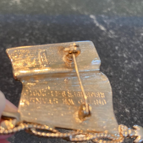 Vintage  Monet Enamel 9/11 Commemorative Broach - Picture 3 of 4